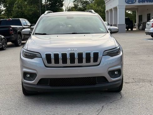 Used 2019 Jeep Cherokee Latitude Plus w/ Comfort/Convenience Group FWD image 2