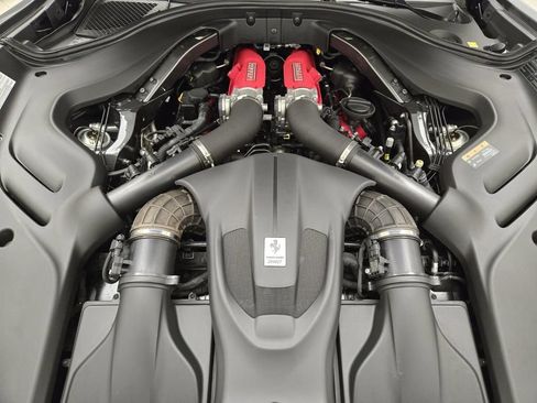 Used 2022 Ferrari Roma RWD image 21