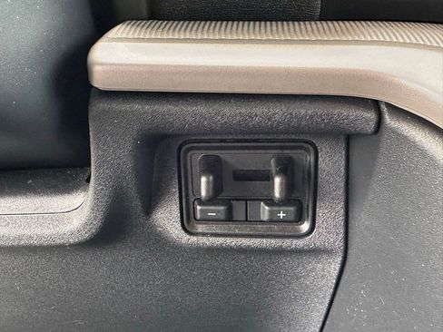 Used 2025 Ford Expedition Active RWD image 32