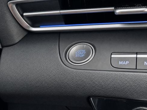 New 2026 Hyundai Elantra Limited FWD image 30