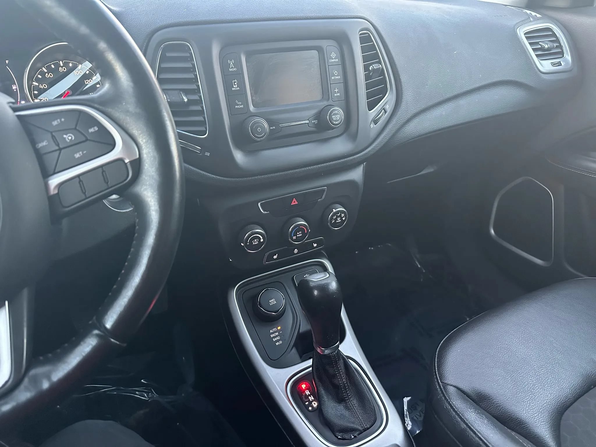Used 2018 Jeep Compass Latitude w/ Cold Weather Group AWD/4WD image 27