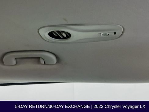 Used 2022 Chrysler Voyager LX image 28