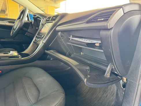 Used 2019 Ford Fusion SE FWD image 24