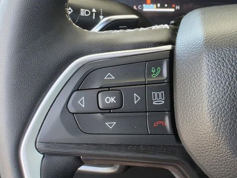 Used 2025 Jeep Grand Cherokee Altitude AWD/4WD image 26
