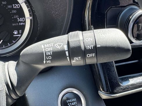 Used 2024 Toyota Highlander LE FWD image 22