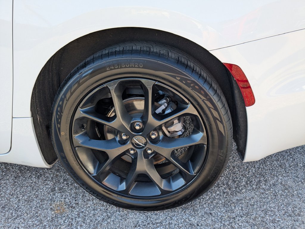 Used 2025 Chrysler Pacifica Limited FWD image 15
