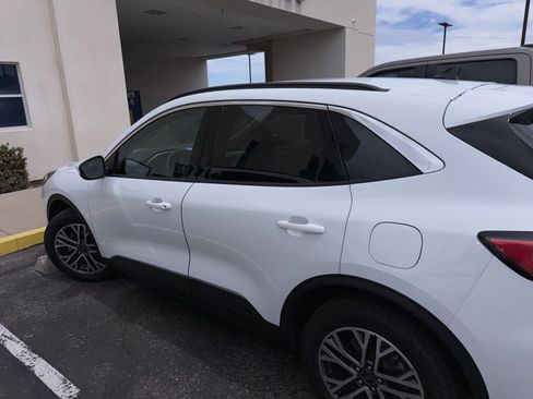 Used 2020 Ford Escape SEL image 3