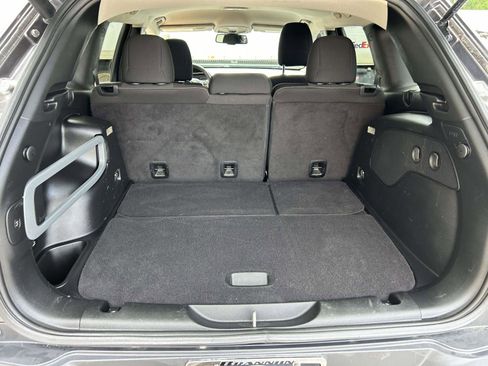 Used 2017 Jeep Cherokee Latitude w/ Comfort/Convenience Group FWD image 7