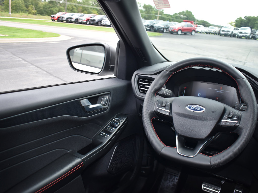 Used 2024 Ford Escape ST-Line w/ Tech Pack #1 AWD/4WD image 18