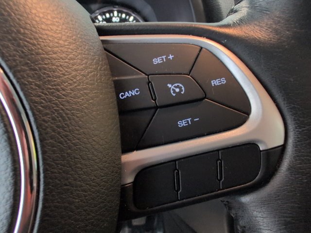 Used 2018 Jeep Renegade Latitude w/ Cold Weather Group AWD/4WD image 19