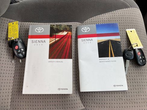 Used 2010 Toyota Sienna LE image 37