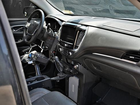Used 2021 Chevrolet Traverse RS FWD image 19