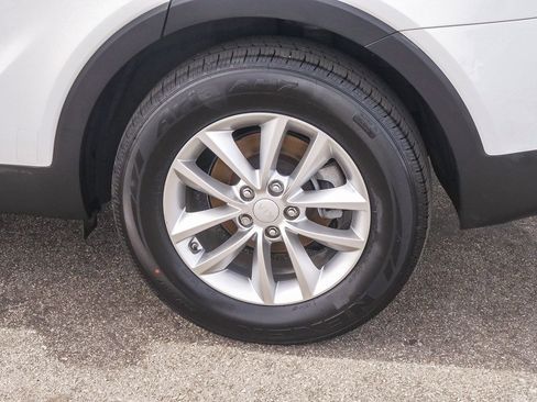 Used 2016 Kia Sorento LX w/ LX Convenience Package image 6