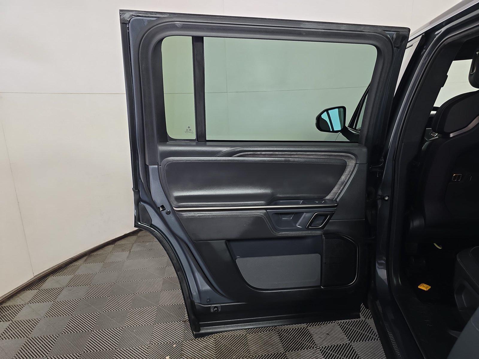 Used 2022 Rivian R1S Launch Edition Quad AWD/4WD image 17