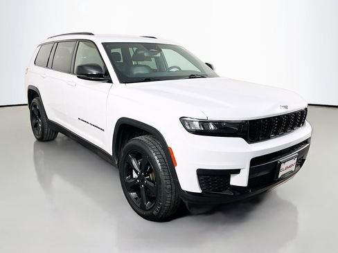 Used 2023 Jeep Grand Cherokee L Laredo image 4
