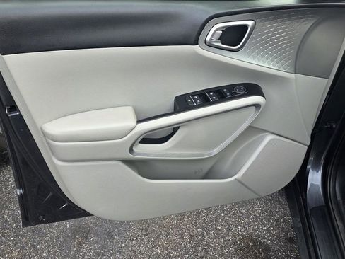 Used 2023 Kia Soul LX w/ LX Technology Package image 25