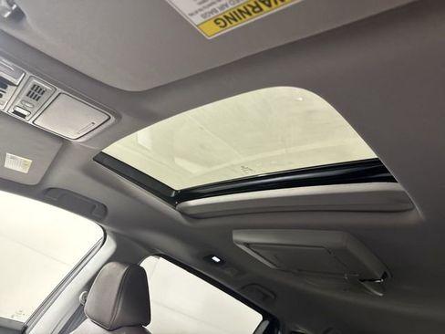 Used 2018 Honda Odyssey Elite image 18