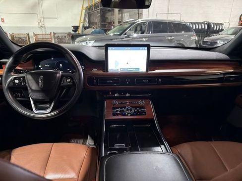 Certified 2023 Lincoln Aviator Reserve w/ Equipment Group 201A image 15