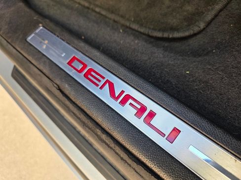 Used 2012 GMC Acadia Denali image 21