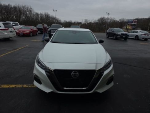 Used 2021 Nissan Altima 2.5 SR w/ SR Premium Package image 2