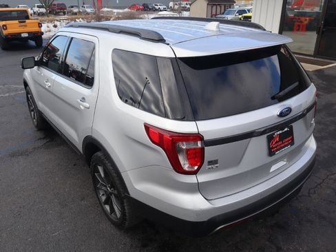 Used 2017 Ford Explorer XLT w/ Equipment Group 202A image 15