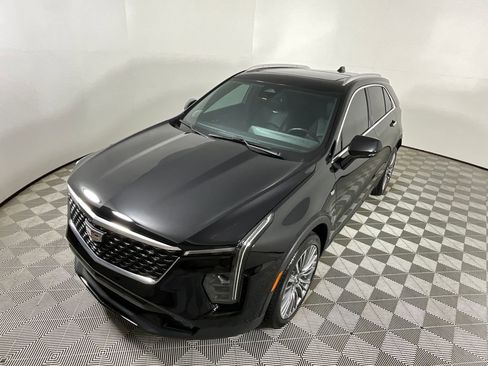 Used 2024 Cadillac XT4 Premium Luxury image 9