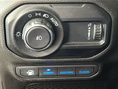 Used 2023 Jeep Wrangler Unlimited w/ Sun & Screen Package AWD/4WD image 19