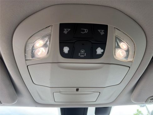 Used 2018 Chrysler Pacifica Touring-L Plus FWD image 14