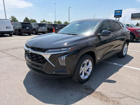 New 2026 Chevrolet Trax LS w/ LS Convenience Package FWD image 7