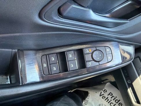 Used 2024 Nissan Rogue S AWD/4WD image 35