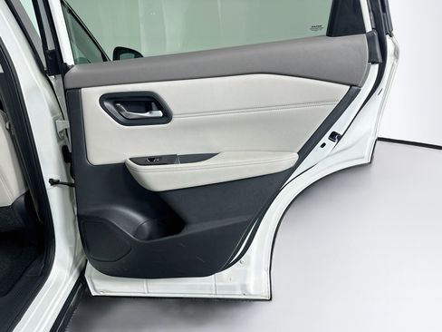Used 2023 Nissan Rogue SL FWD image 31