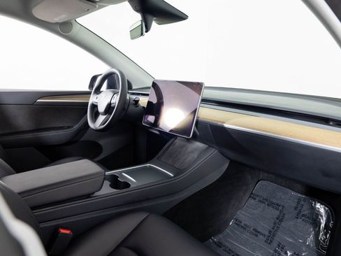 Used 2023 Tesla Model Y Performance image 27