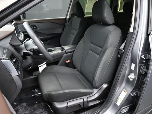 Used 2023 Nissan Rogue S FWD image 12