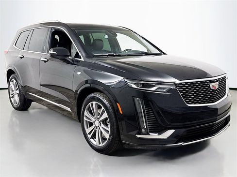 Certified 2025 Cadillac XT6 Premium Luxury image 3