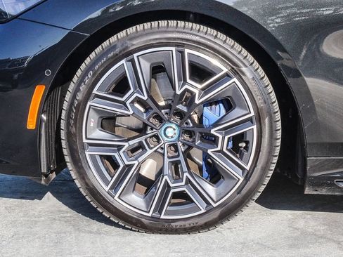 Used 2024 BMW i5 eDrive40i w/ M Sport Package RWD image 11