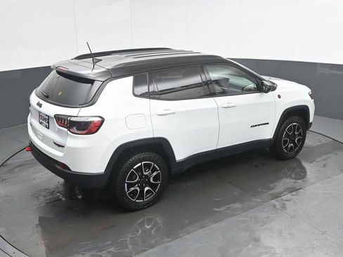 Used 2025 Jeep Compass Trailhawk image 34