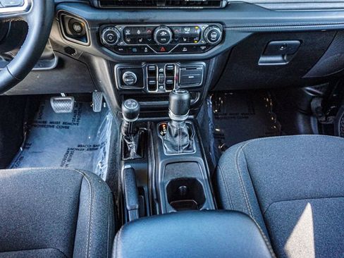 Used 2024 Jeep Wrangler Unlimited Sahara image 34