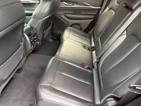 Used 2023 Jeep Grand Cherokee Limited w/ Luxury Tech Group II AWD/4WD image 24