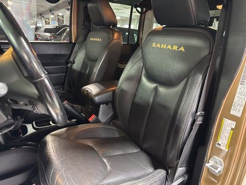 Used 2015 Jeep Wrangler Unlimited Sahara image 14
