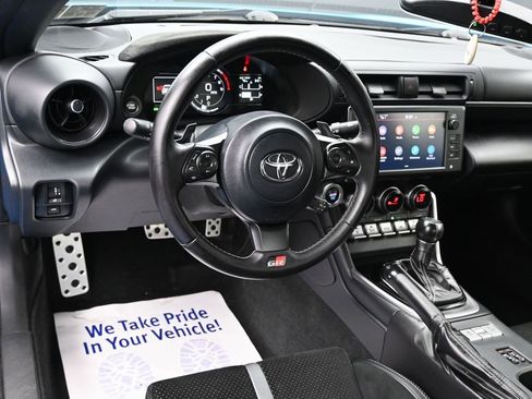Used 2022 Toyota GR86 Premium w/ ALL Weather Mat Package (TMS) image 32
