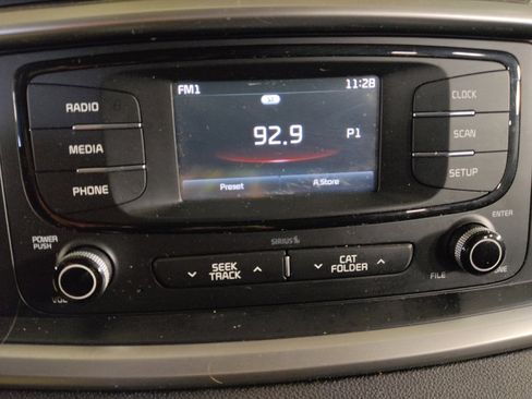 Used 2017 Kia Sorento LX image 25