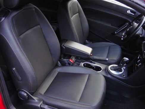 Used 2018 Volkswagen Beetle 2.0T S image 15