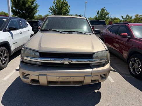 Used 2004 Chevrolet TrailBlazer LS w/ LS Preferred Equipment Group AWD/4WD image 2