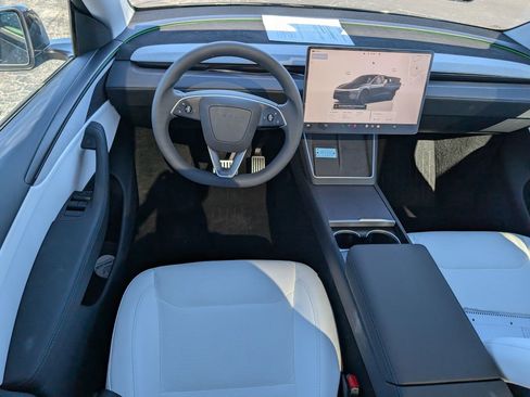 Used 2026 Tesla Model Y Long Range image 10