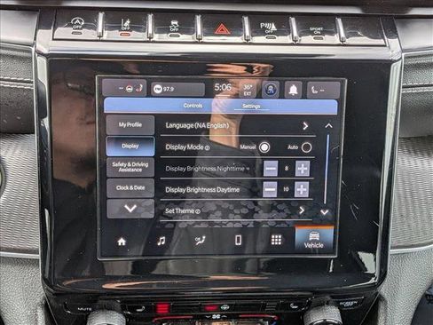 Used 2024 Jeep Grand Cherokee L Laredo image 13