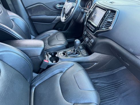 Used 2019 Jeep Cherokee Limited image 8
