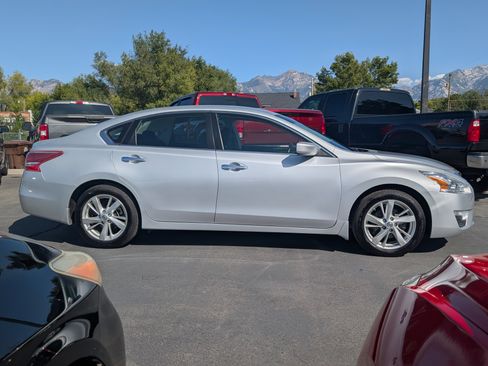 Used 2013 Nissan Altima 2.5 SV image 10