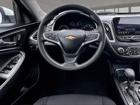Used 2022 Chevrolet Malibu LT FWD image 4
