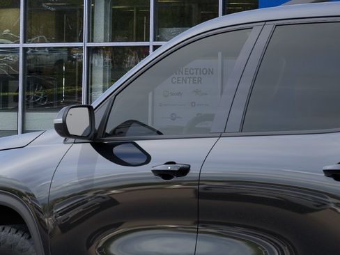 New 2026 Chevrolet Traverse Z71 w/ Driver Confidence Package AWD/4WD image 36