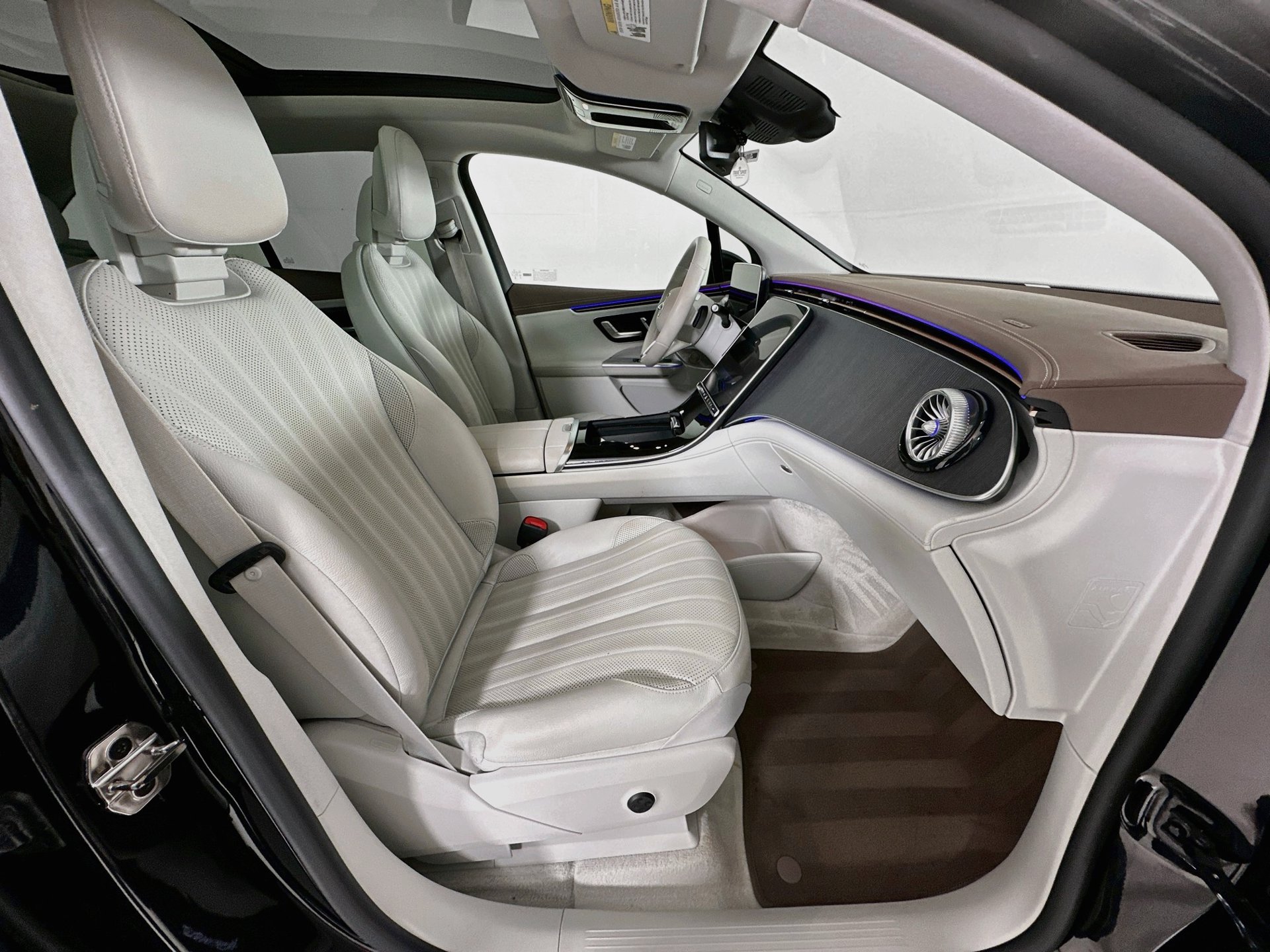 Certified 2023 Mercedes-Benz EQE 500 4MATIC SUV image 31